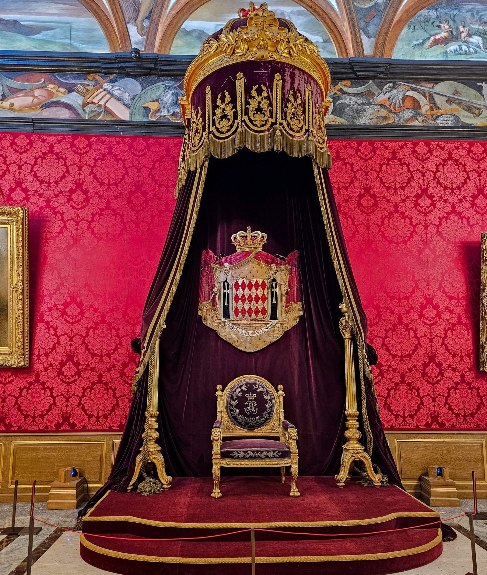 trono do palacio de monaco