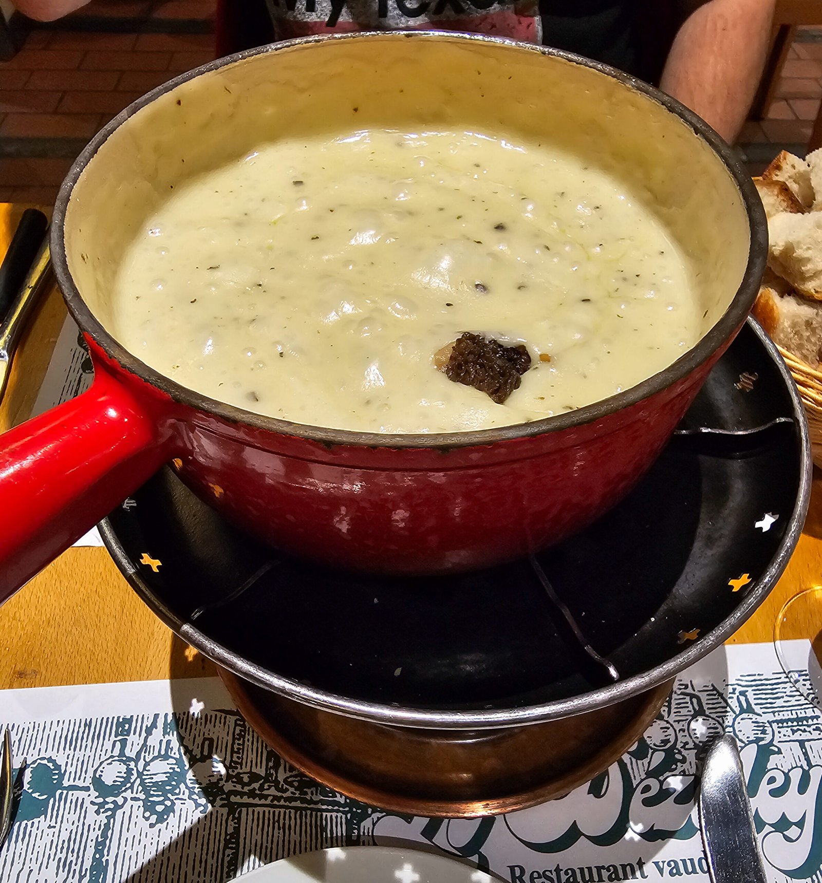 Guia de melhores restaurantes onde comer em Zurique 9 Aceitamos Viagens onde comer em zurique fondue de queijo