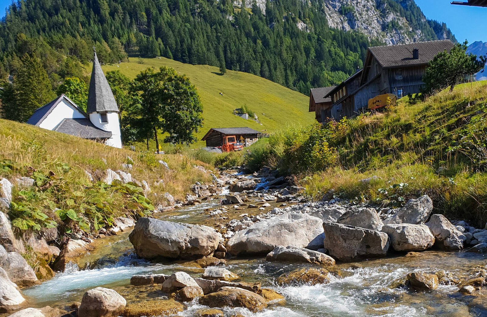 liechtenstein alpes scaled e1744300525478