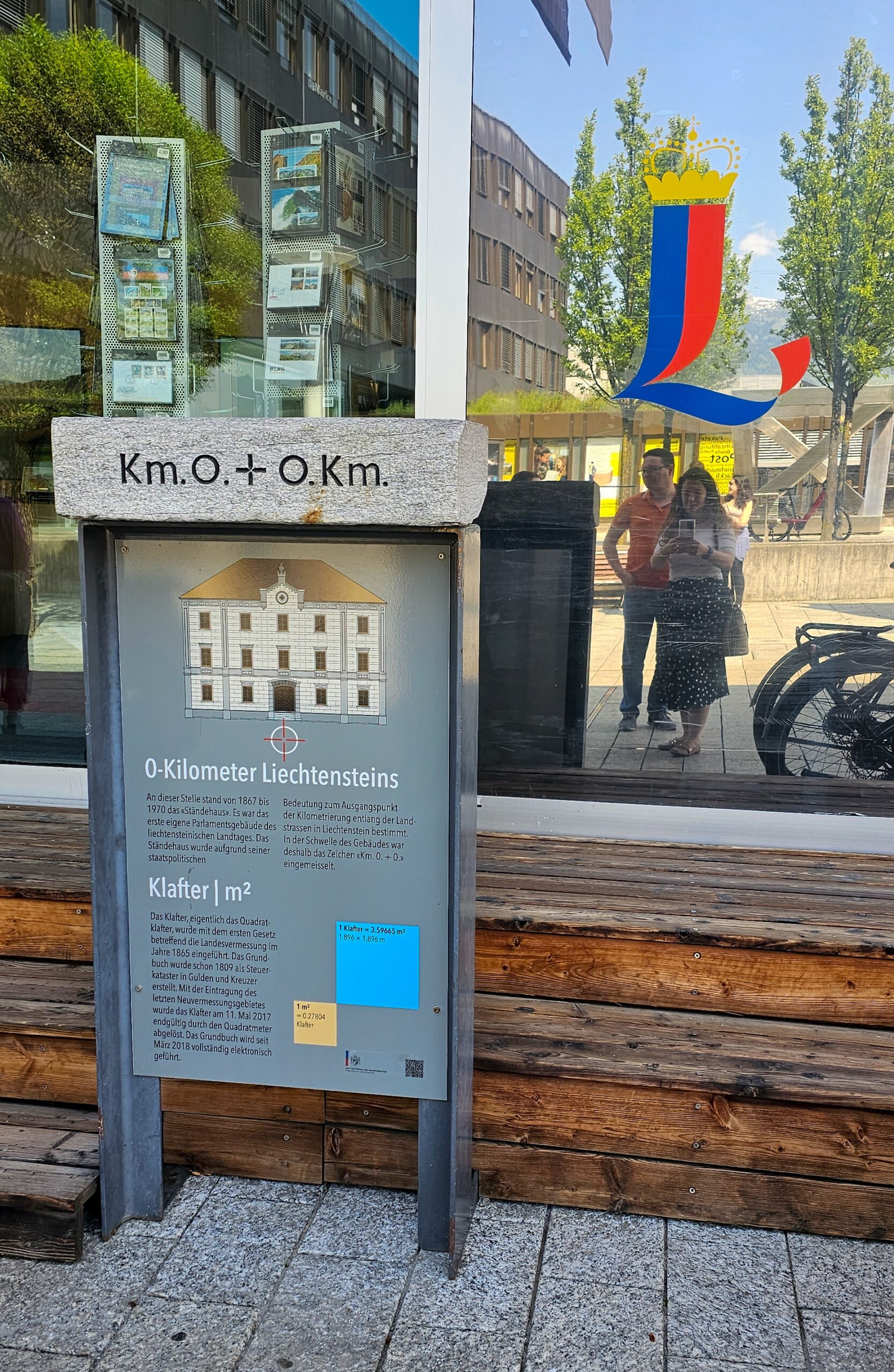 O que fazer em Liechtenstein? 6 Aceitamos Viagens o que fazer em Liechtenstein Placa em Liechtenstein escrito "KM 0"