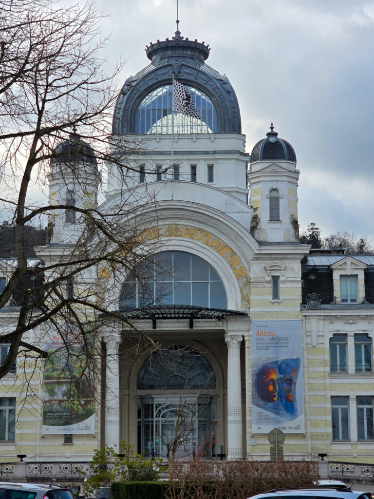 Bate e volta de Genebra: 4 cidades que visitar na França 10 Aceitamos Viagens bate e volta de Genebra bate e volta de Genebra evian palais