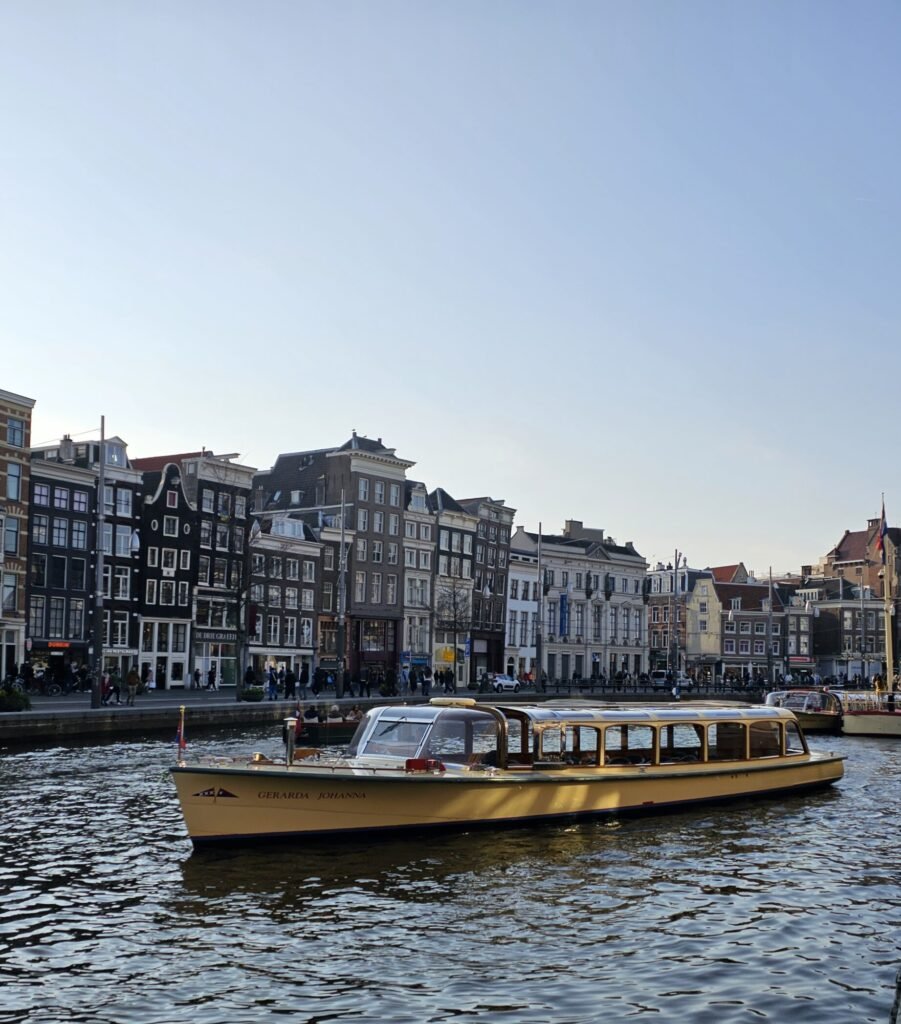 Melhores destinos de verão na Europa em 2025 15 Aceitamos Viagens verão na Europa,verao na europa destinos verao na europa Amsterda scaled e1748033085496